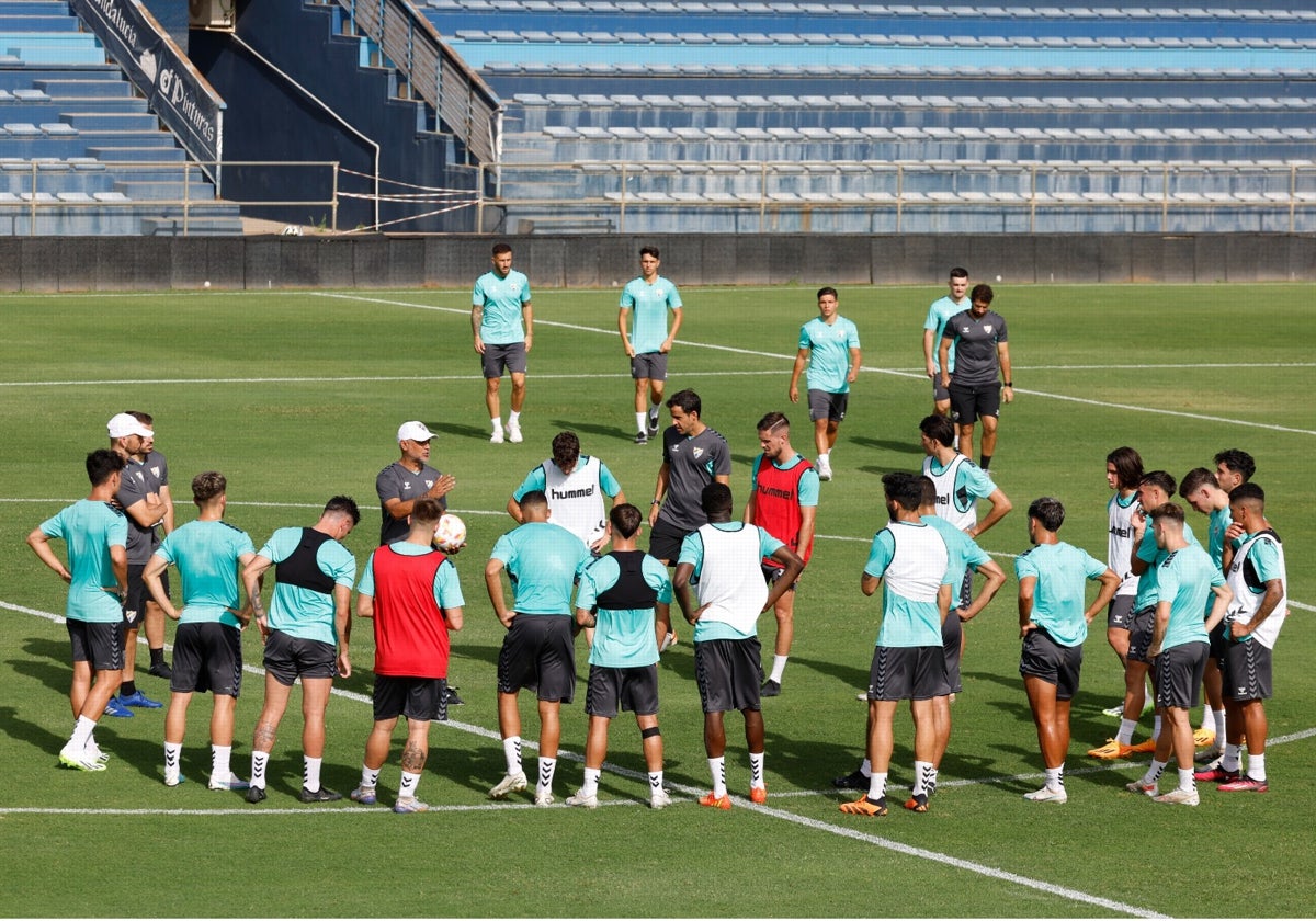 Izan Merino se incorpora al trabajo grupal del Málaga Diario Sur